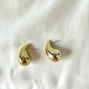 Gold plated water drop earring
